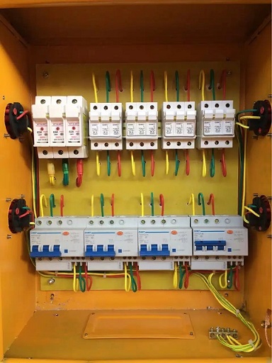 臨時(shí)配電箱內(nèi)部接線